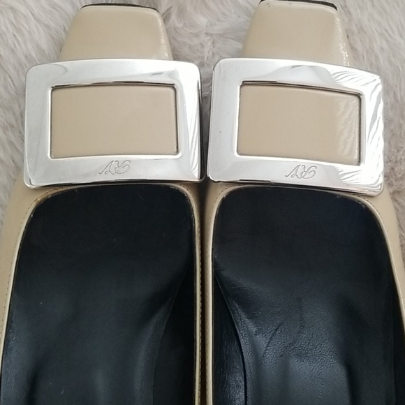 Roger vivier - Picture 5 of 5